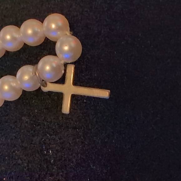 White Bead Faux Pearl Necklace with Silver Tone Cross - Picture 6 of 6